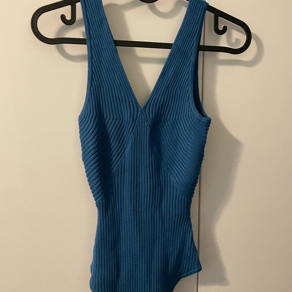Abercrombie elevated knit v neck bodysuit - Picture 2 of 2